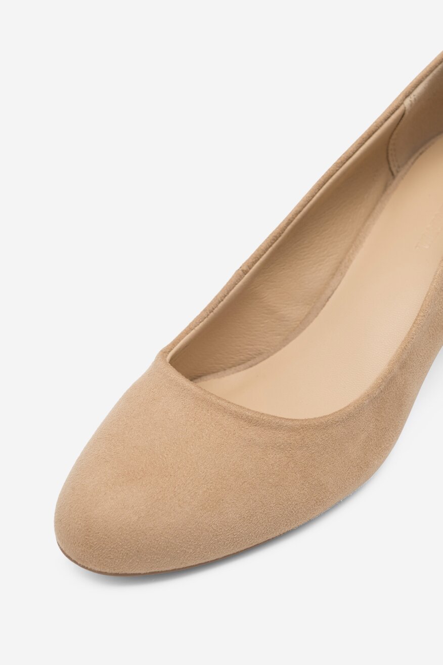 Czółenka Clara Barson WFA1976-2A Beżowy