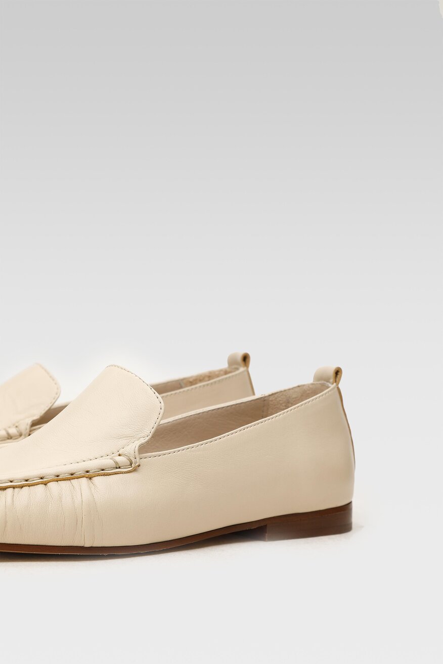 Półbuty Gino Rossi 22SS27 Biały