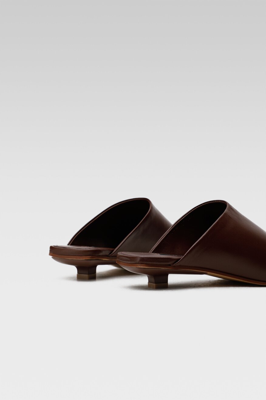 Klapki Gino Rossi 17120 Brązowy