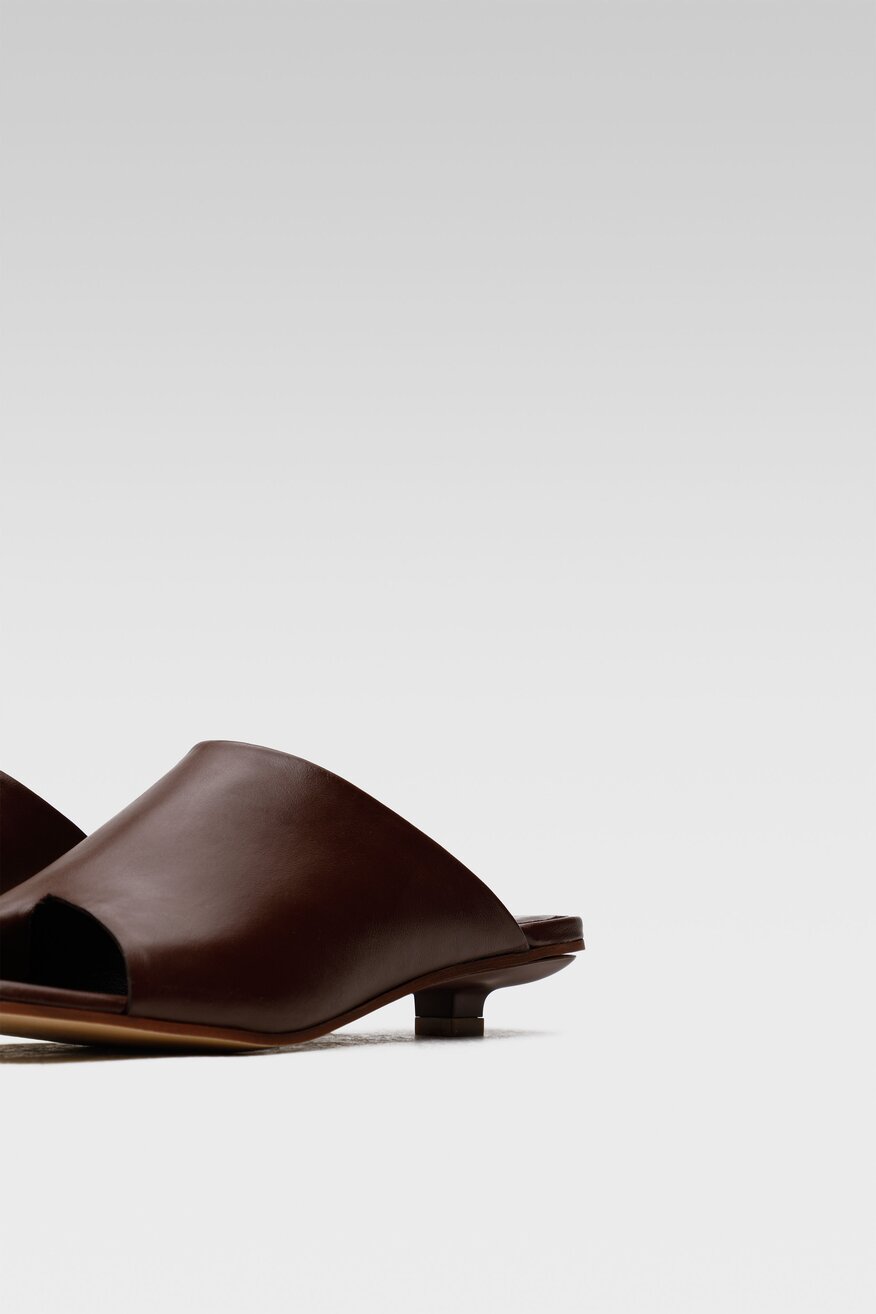 Klapki Gino Rossi 17120 Brązowy