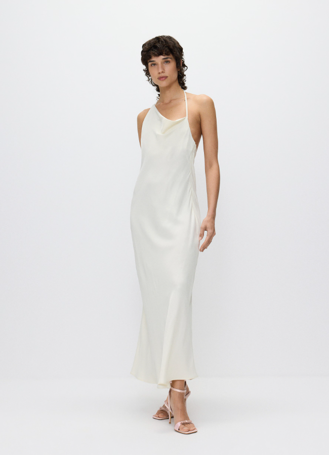 Sukienka z asymetrycznym dekoltem