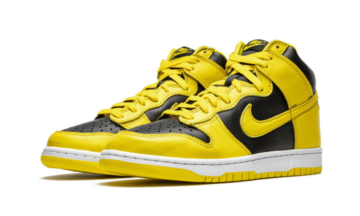 NIKE Dunk High Varsity Maize