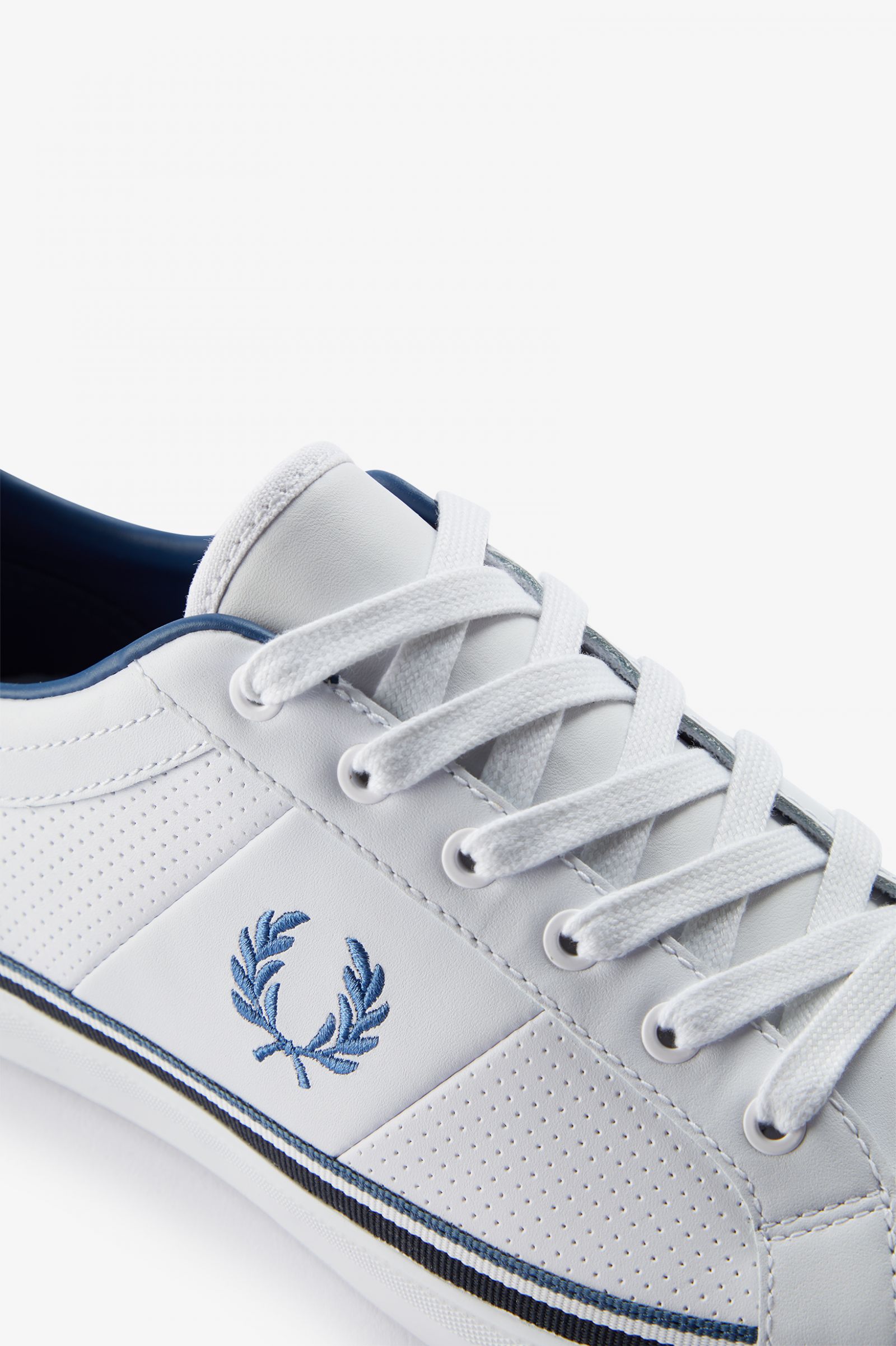 Perforated Baseline White / Midnght Blue 7038766