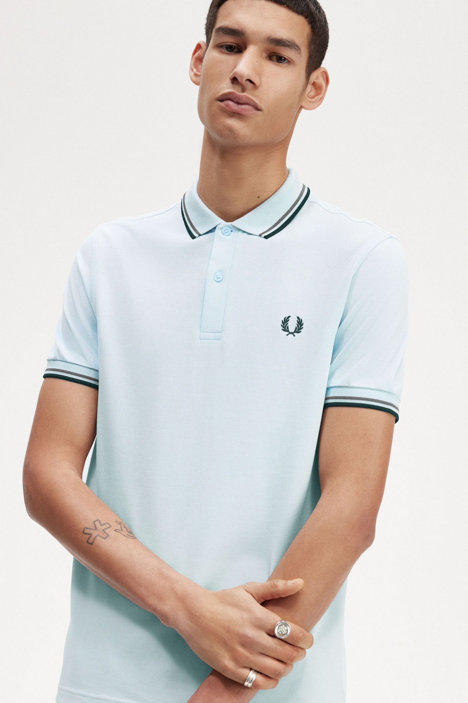 The Fred Perry ShirtM3600 Light Ice / Field Green / Black 7038558