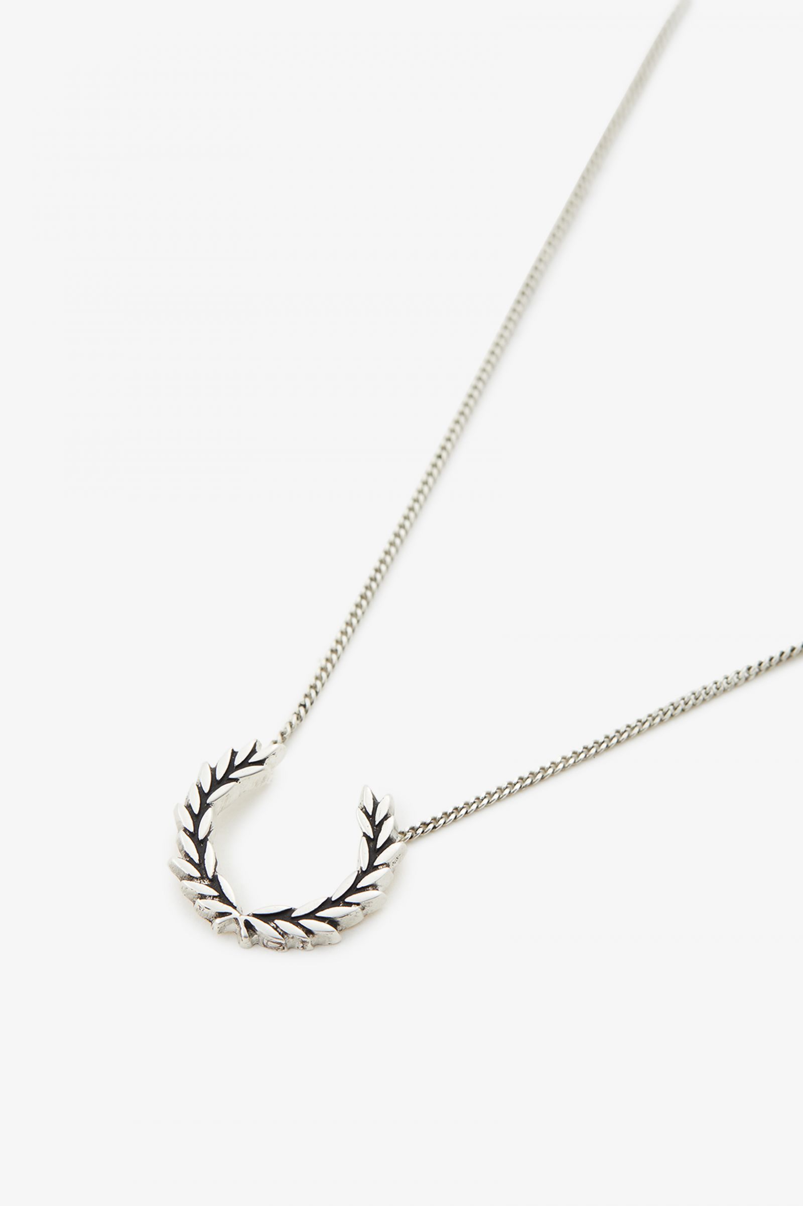 Laurel Wreath Necklace Metallic Silver 7038075