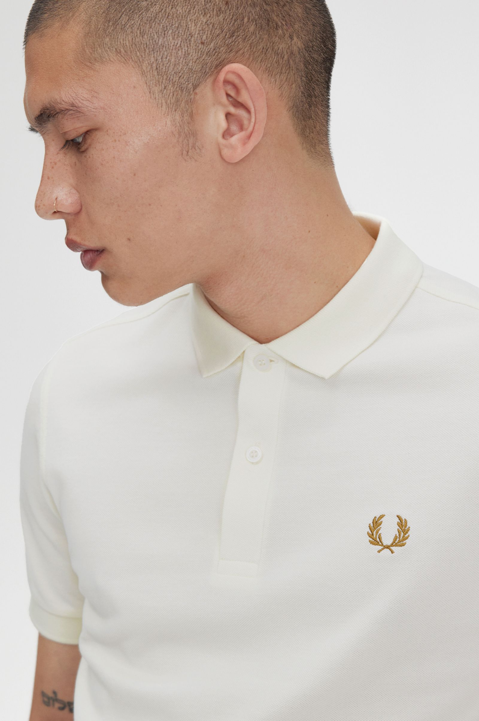 The Fred Perry ShirtM6000 Ecru / Dark Caramel 7038510