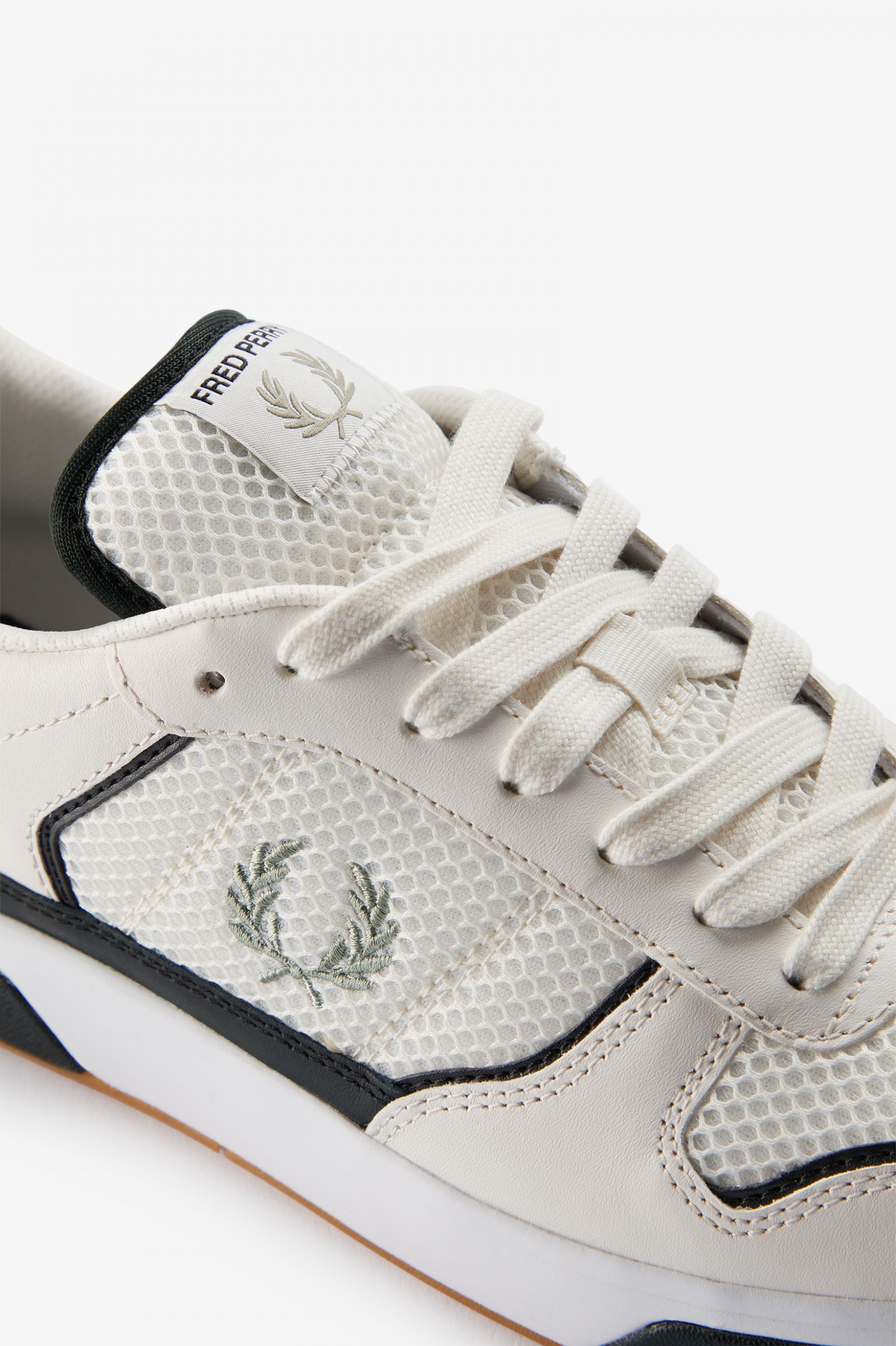 B300 Snow White / Seagrass 7038774