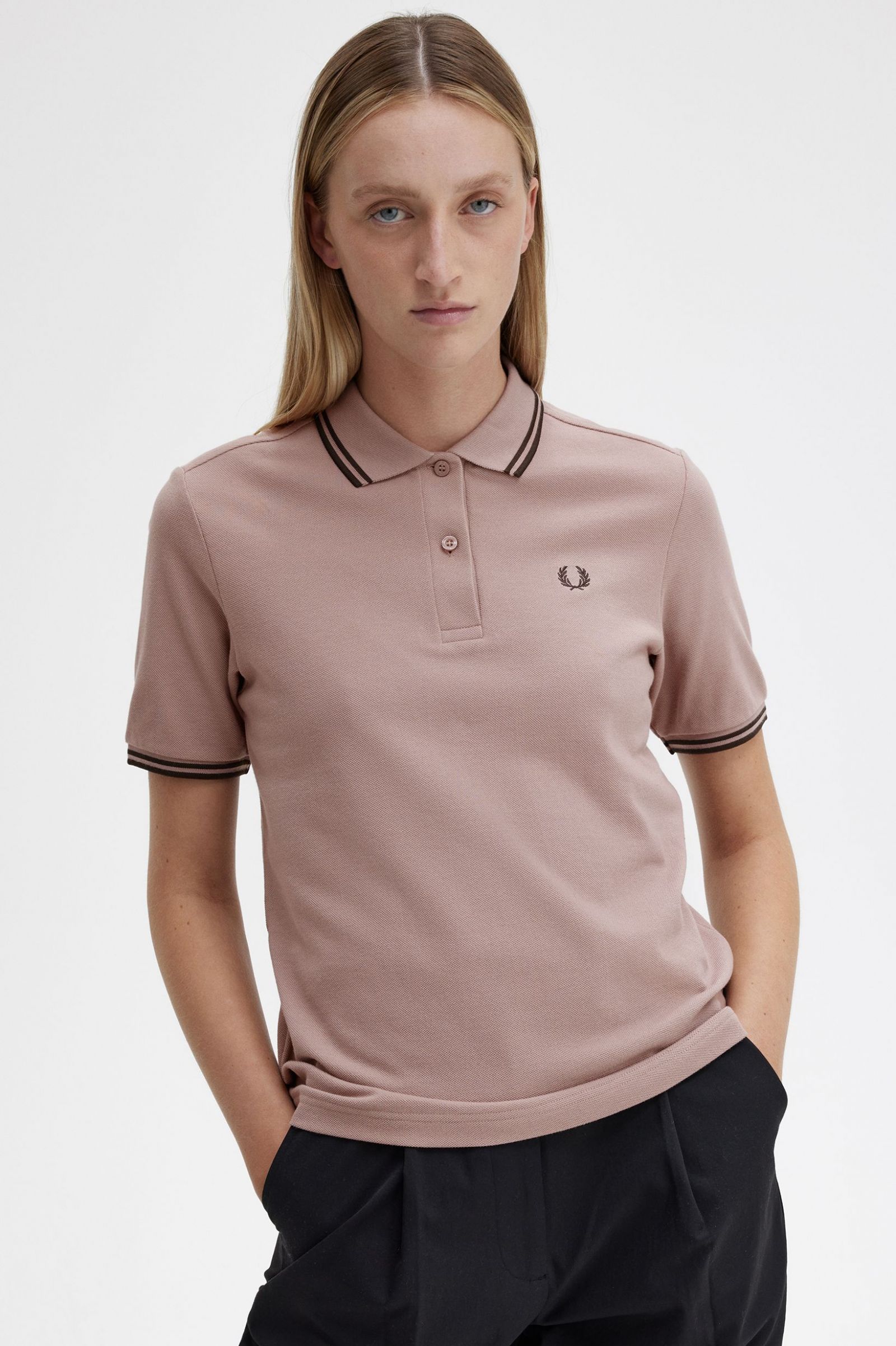 The Fred Perry ShirtG3600 Dark Pink / Burnt Tobacco / Burnt Tobacco 7039348