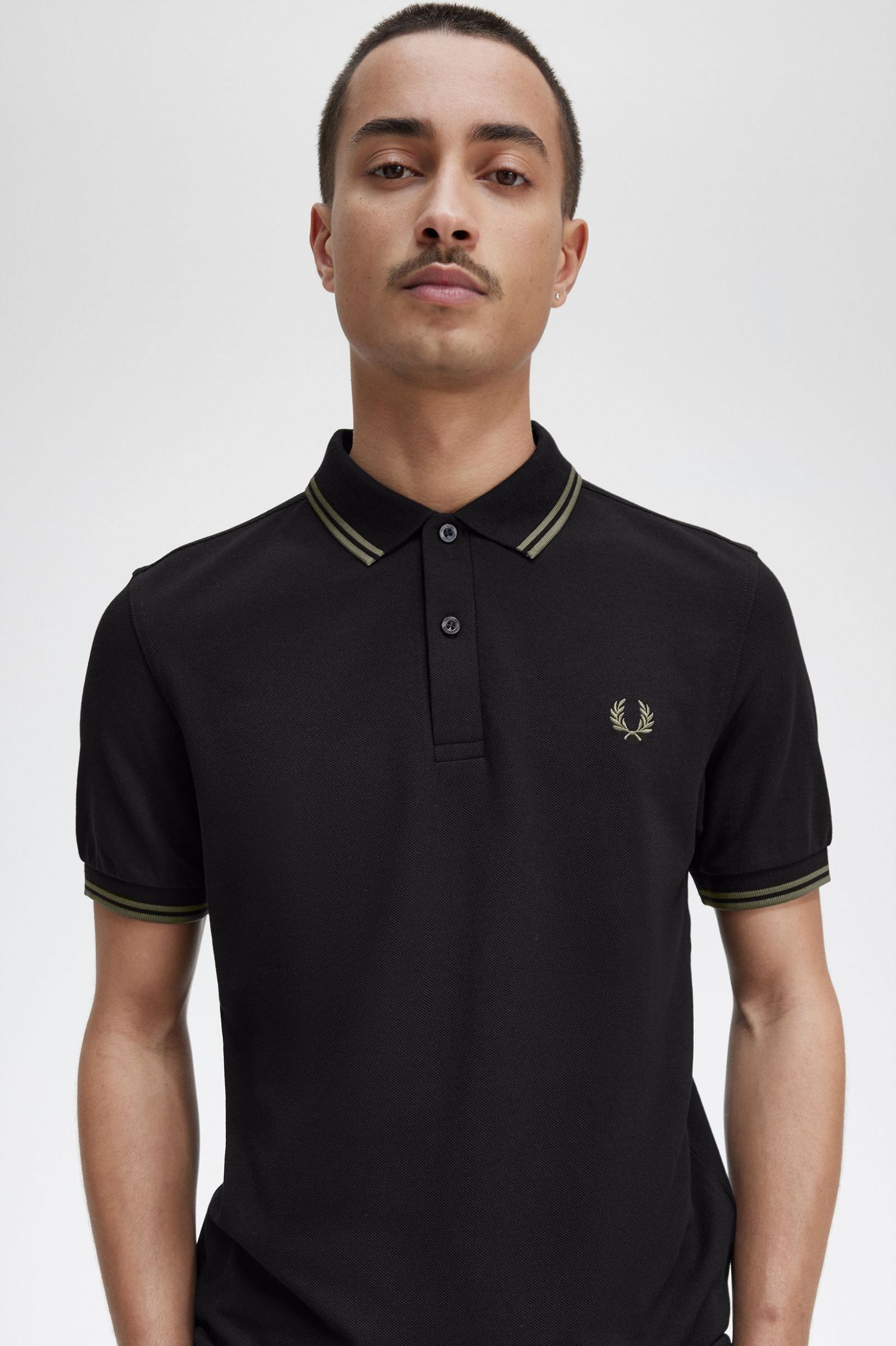 The Fred Perry ShirtM3600 Black / Field Green / Field Green 7038567