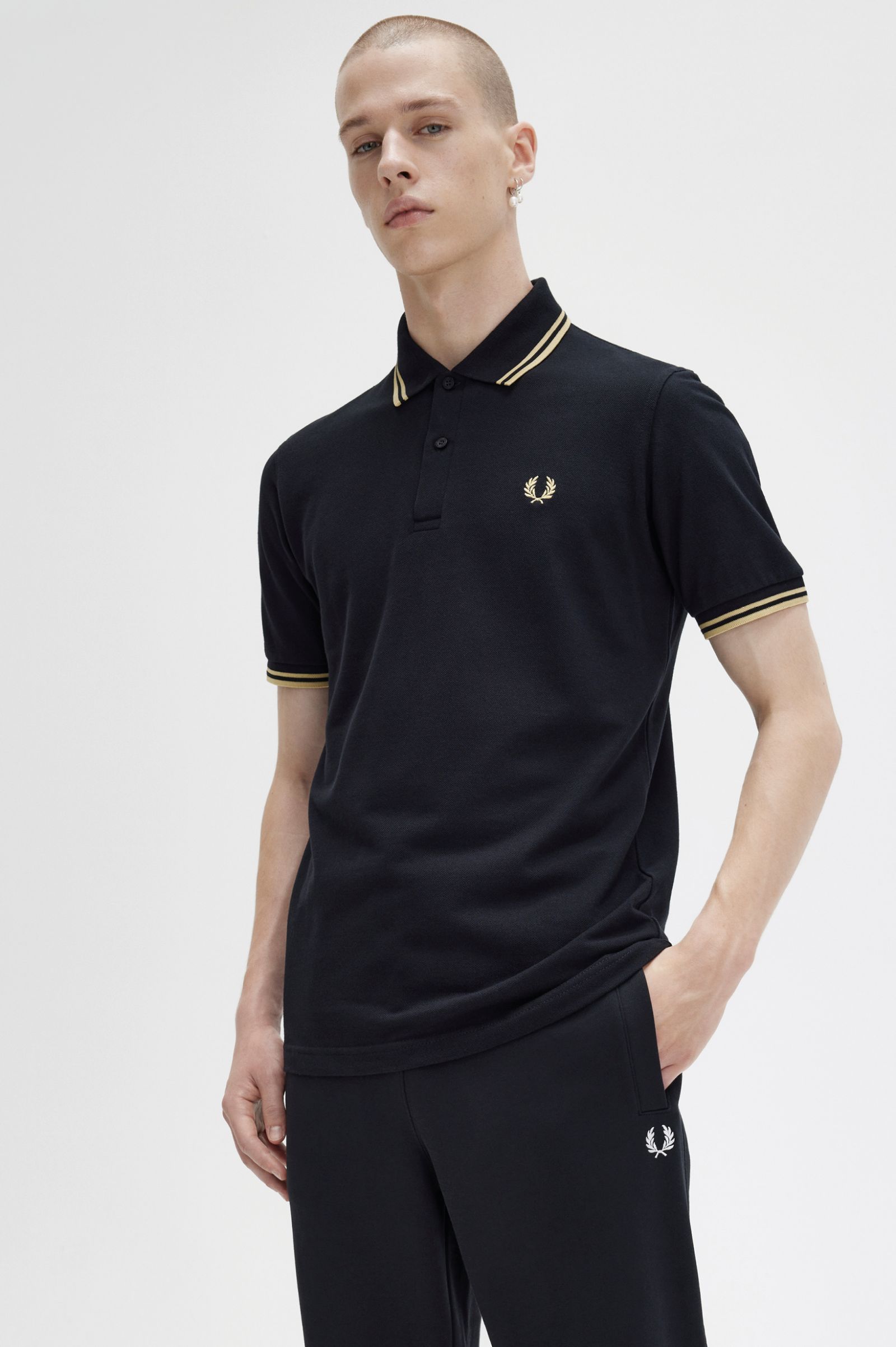 The Fred Perry ShirtM12 Black / Champagne / Champagne 7038541