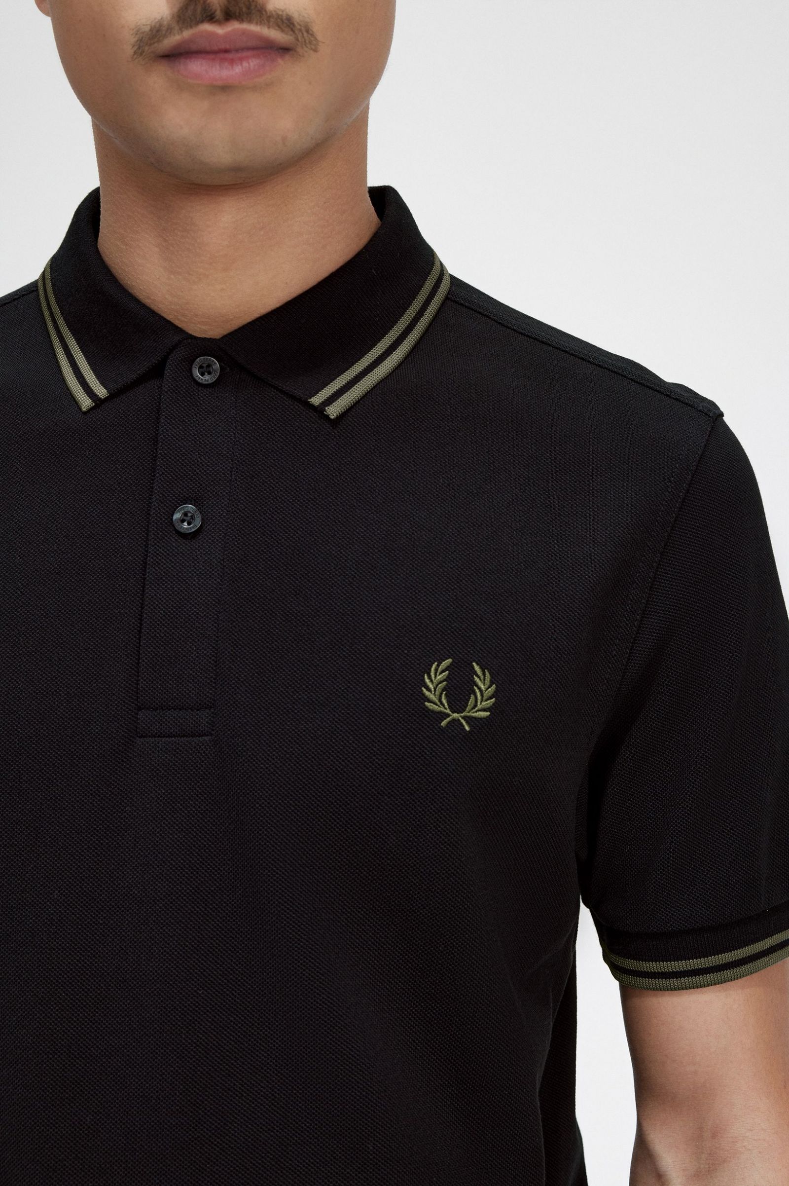 The Fred Perry ShirtM3600 Black / Field Green / Field Green 7038567