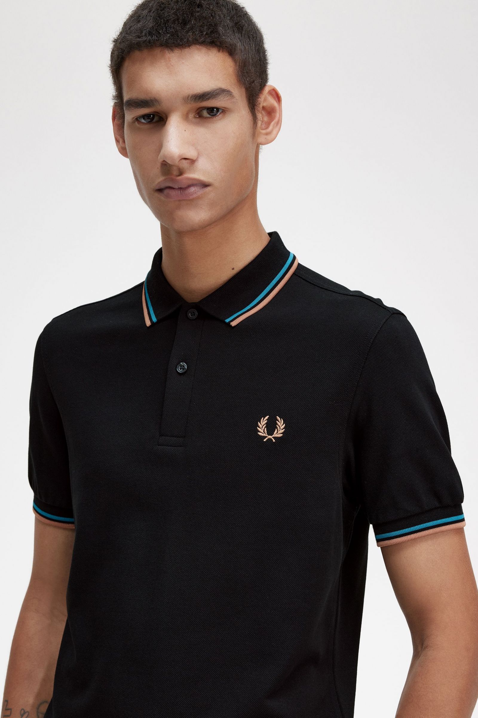 The Fred Perry ShirtM3600 Black / Cyber Blue / Light Rust 7038999