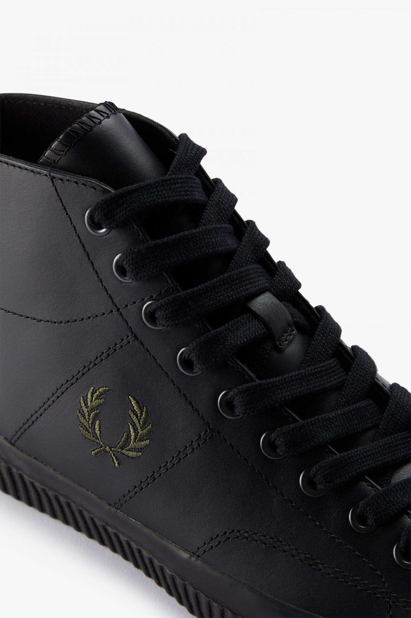 Mid Hughes Black 7038769