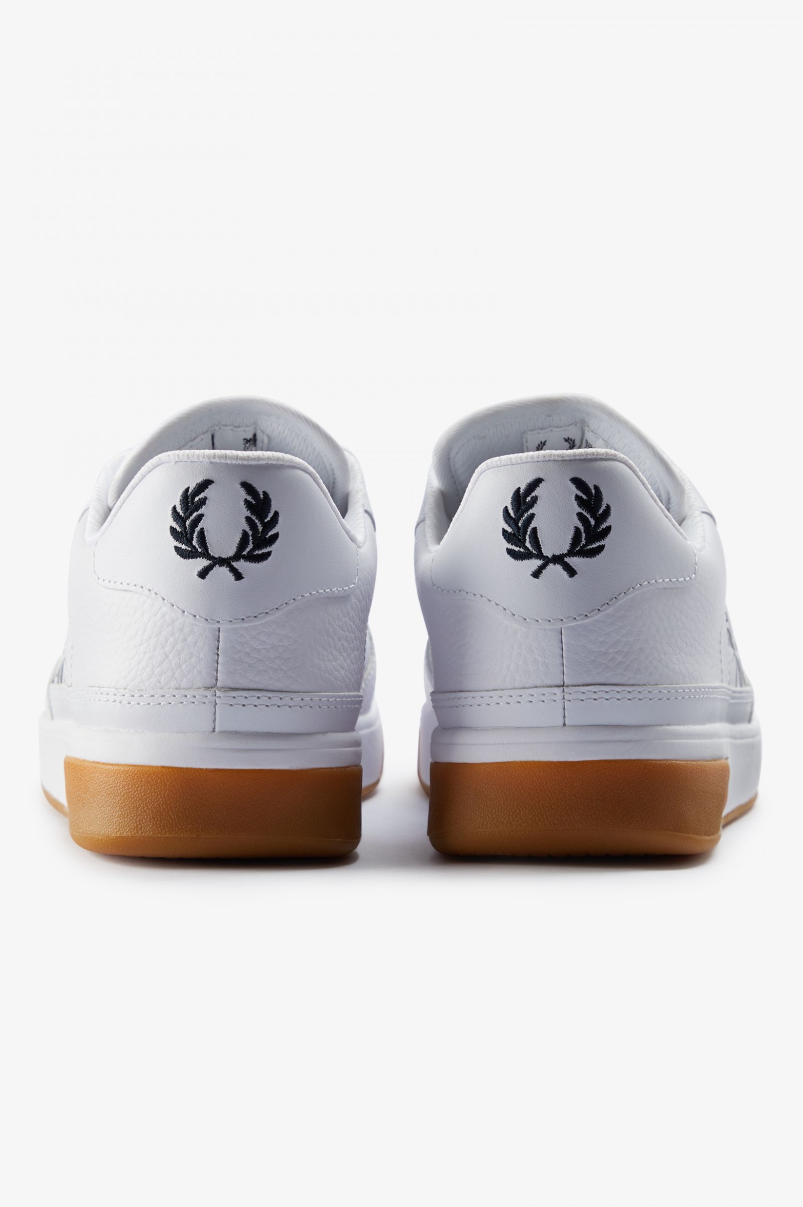 B300 White / Navy 7038777