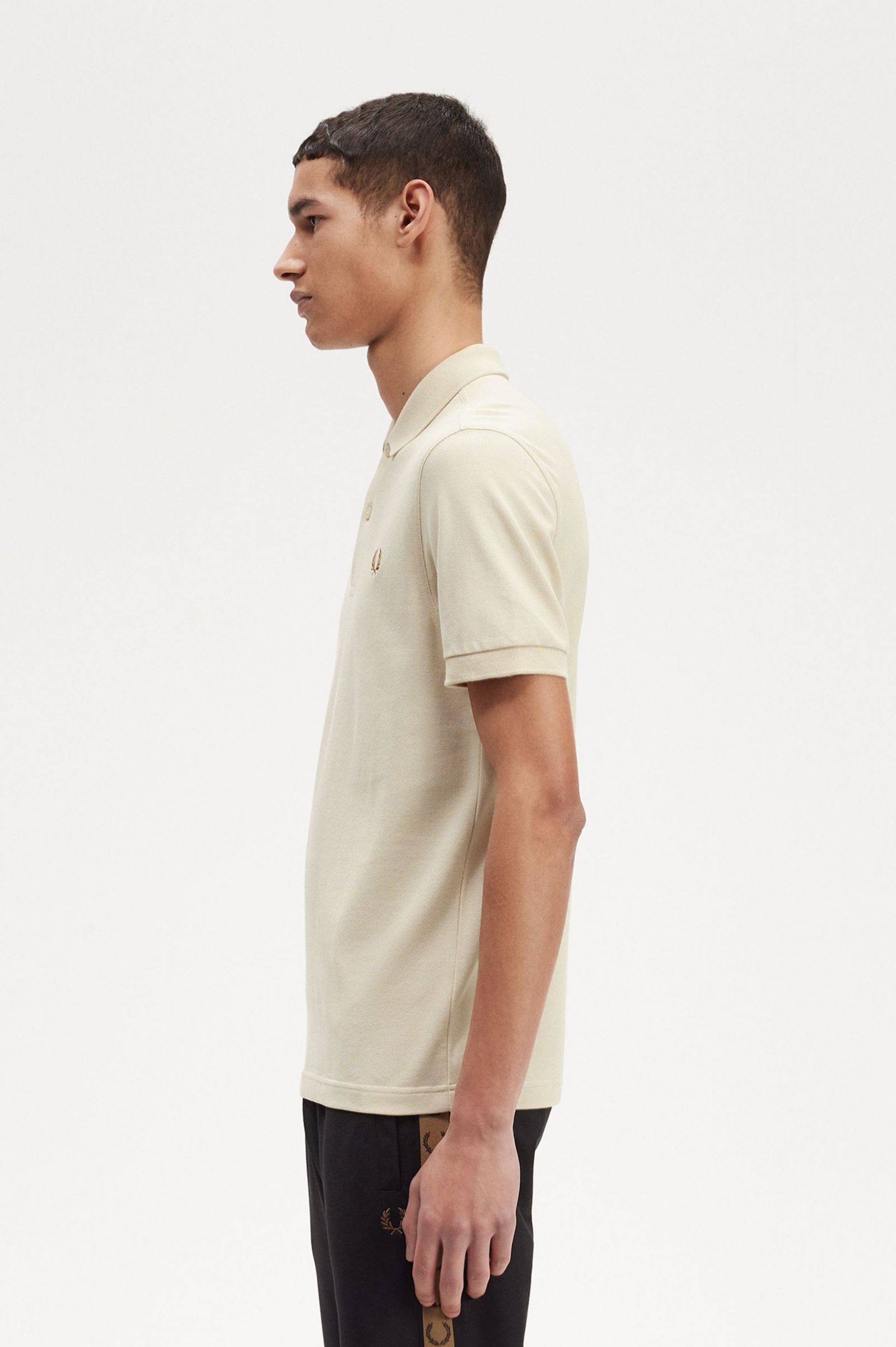 The Fred Perry ShirtM6000 Oatmeal / Dark Caramel 7039014