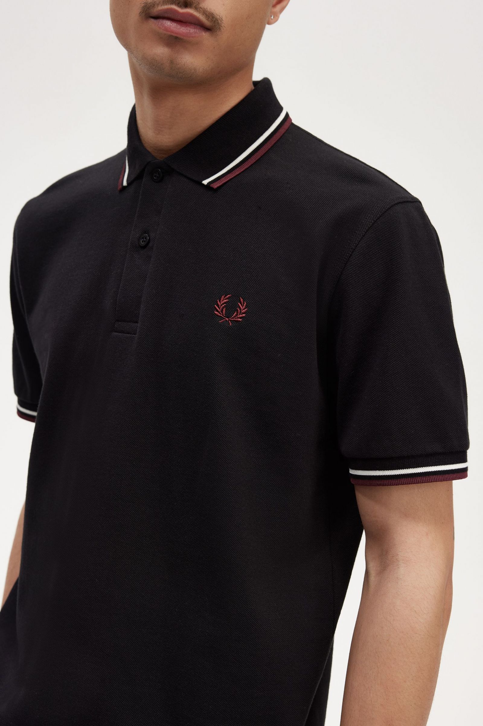 The Fred Perry ShirtM12 Black / Ecru / Oxblood 7039102