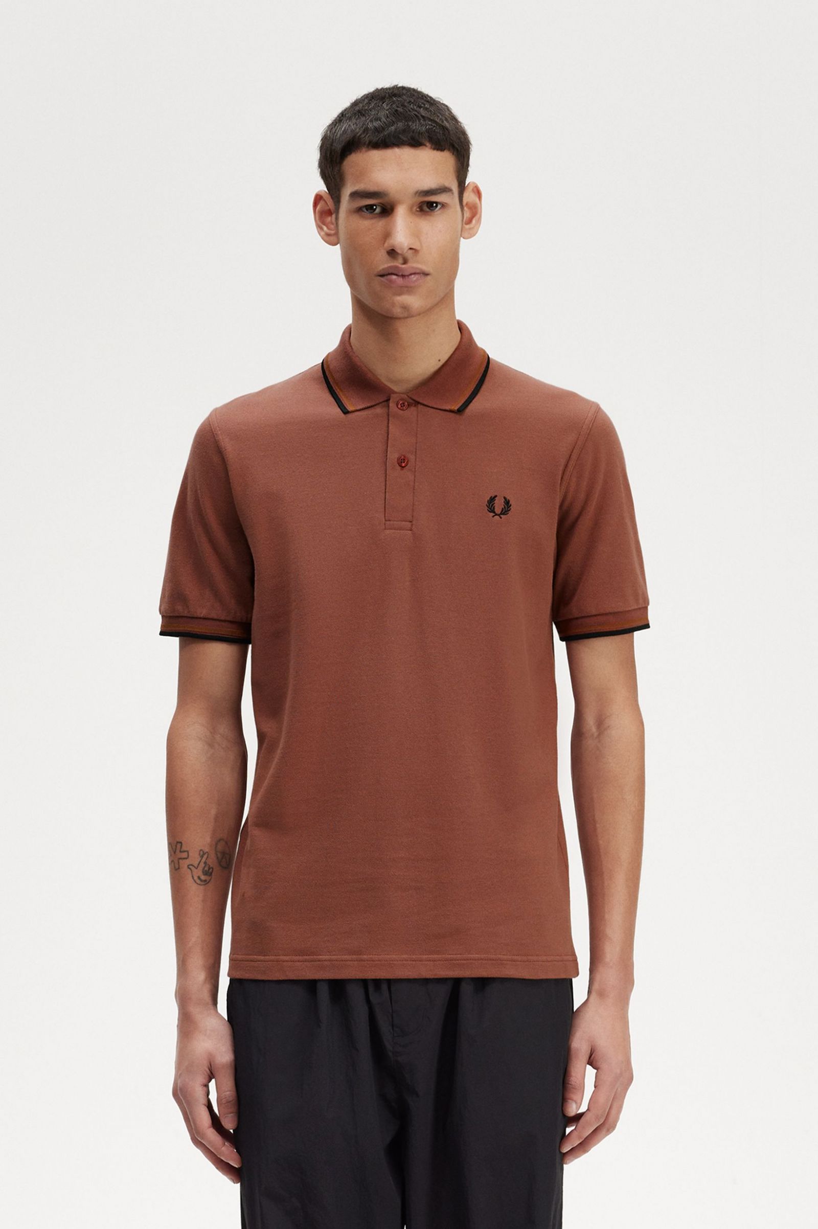 The Fred Perry ShirtM12 Whisky Brown / Dark Caramel / Black 7039050