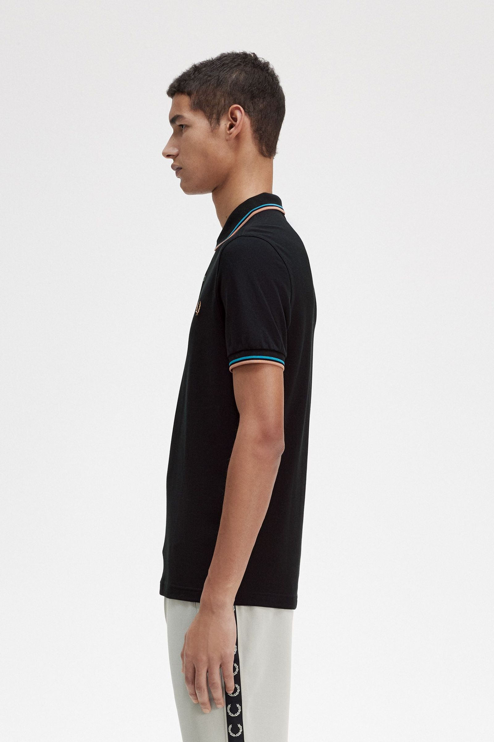 The Fred Perry ShirtM3600 Black / Cyber Blue / Light Rust 7038999
