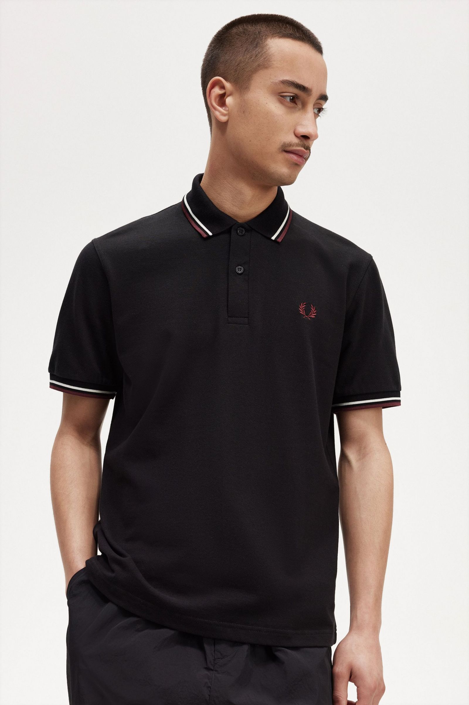 The Fred Perry ShirtM12 Black / Ecru / Oxblood 7039102