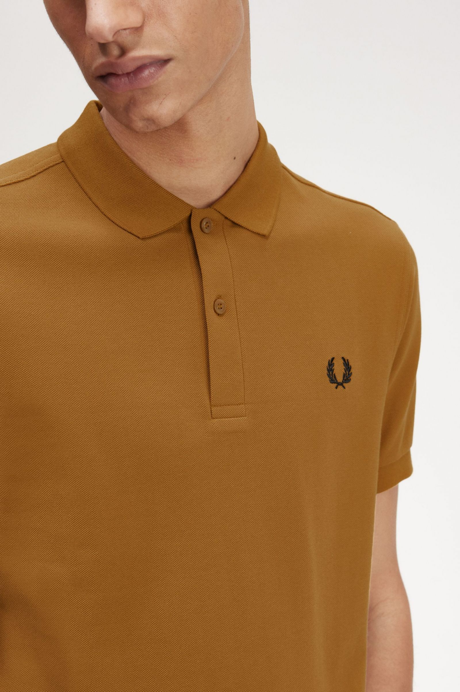 The Fred Perry ShirtM6000 Dark Caramel / Black 7039099