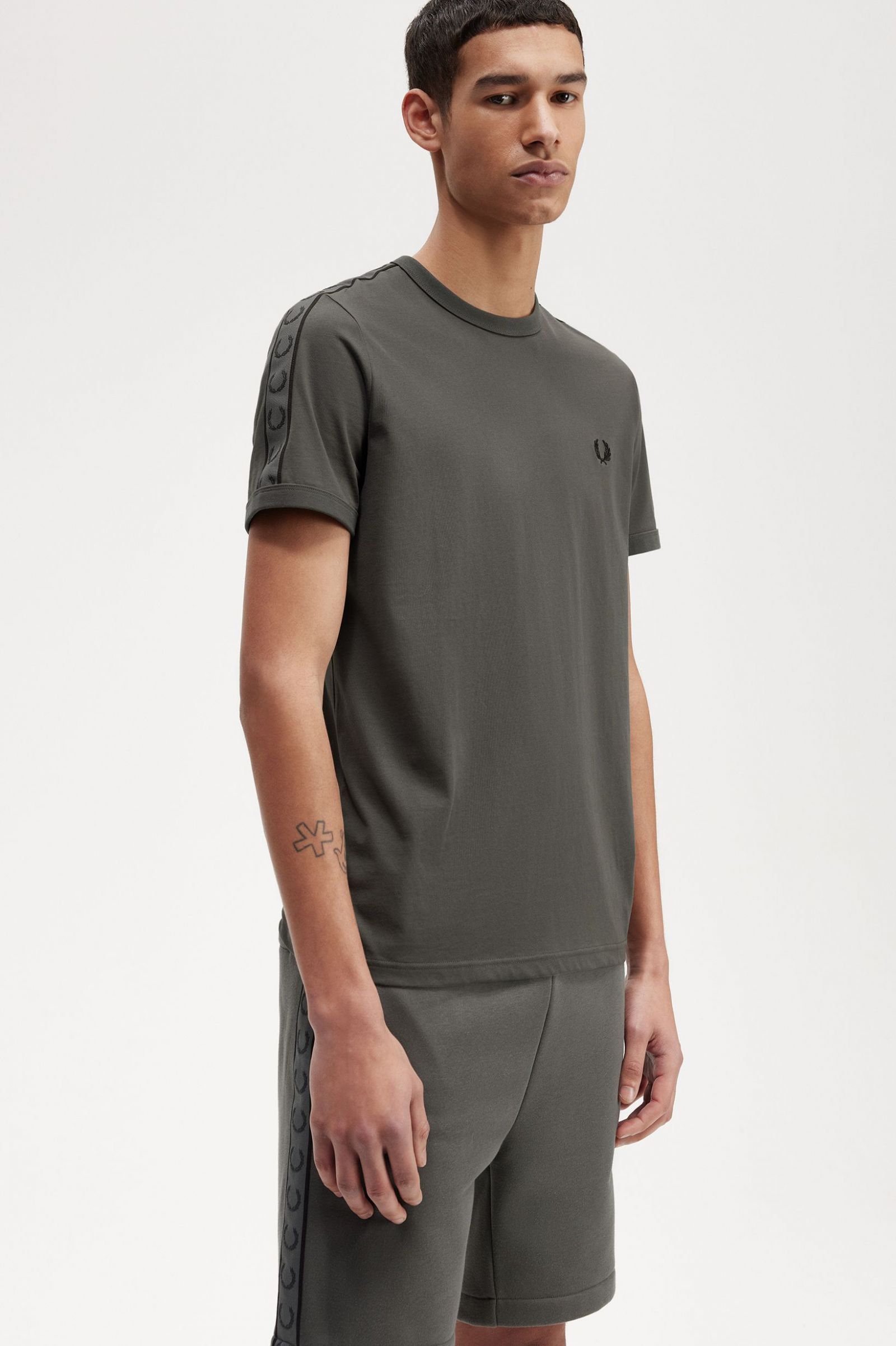 Contrast Tape Ringer T-Shirt Field Green / Field Green 7038915