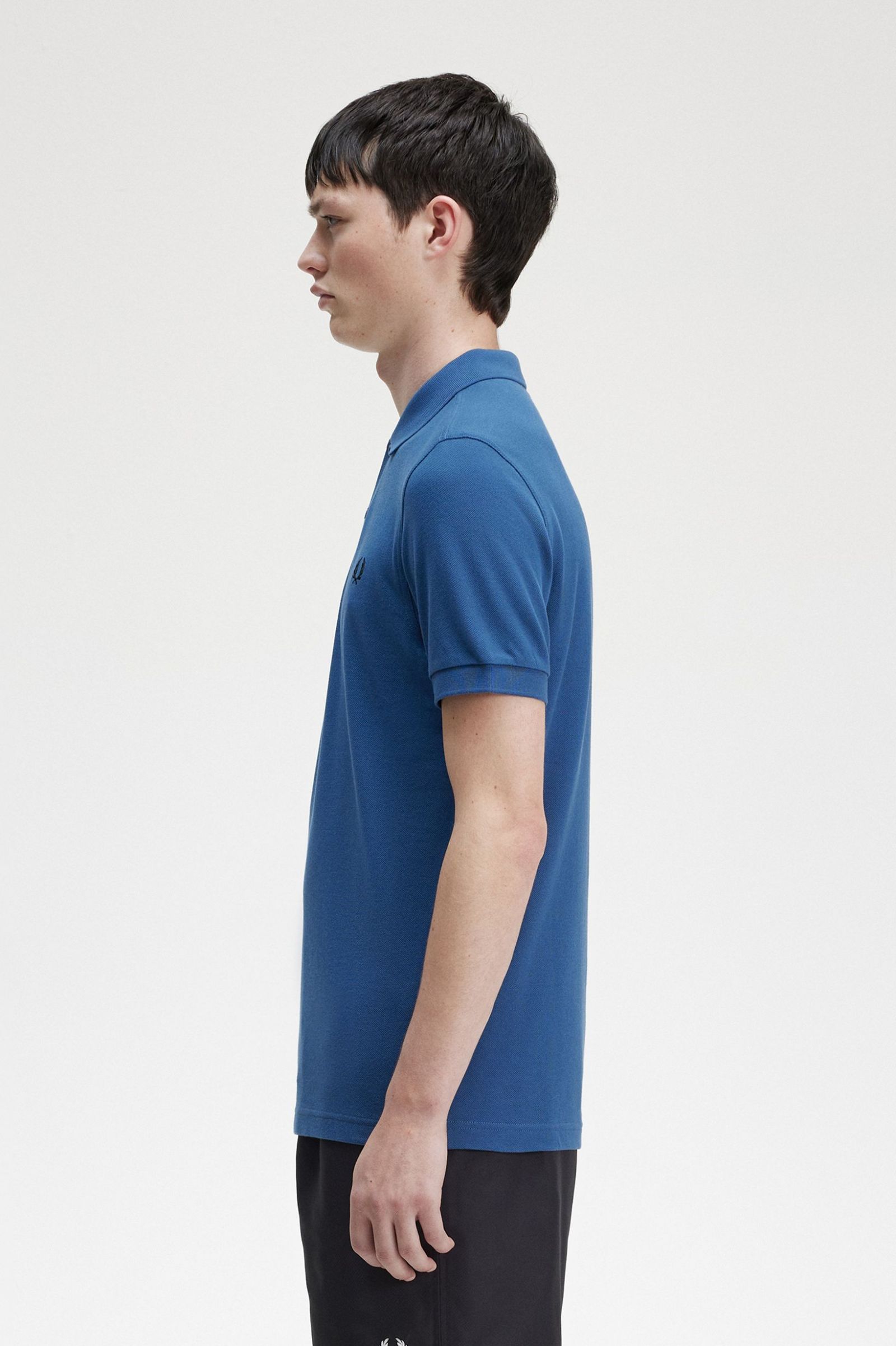 The Fred Perry ShirtM6000 Midnight Blue / Black 7039010