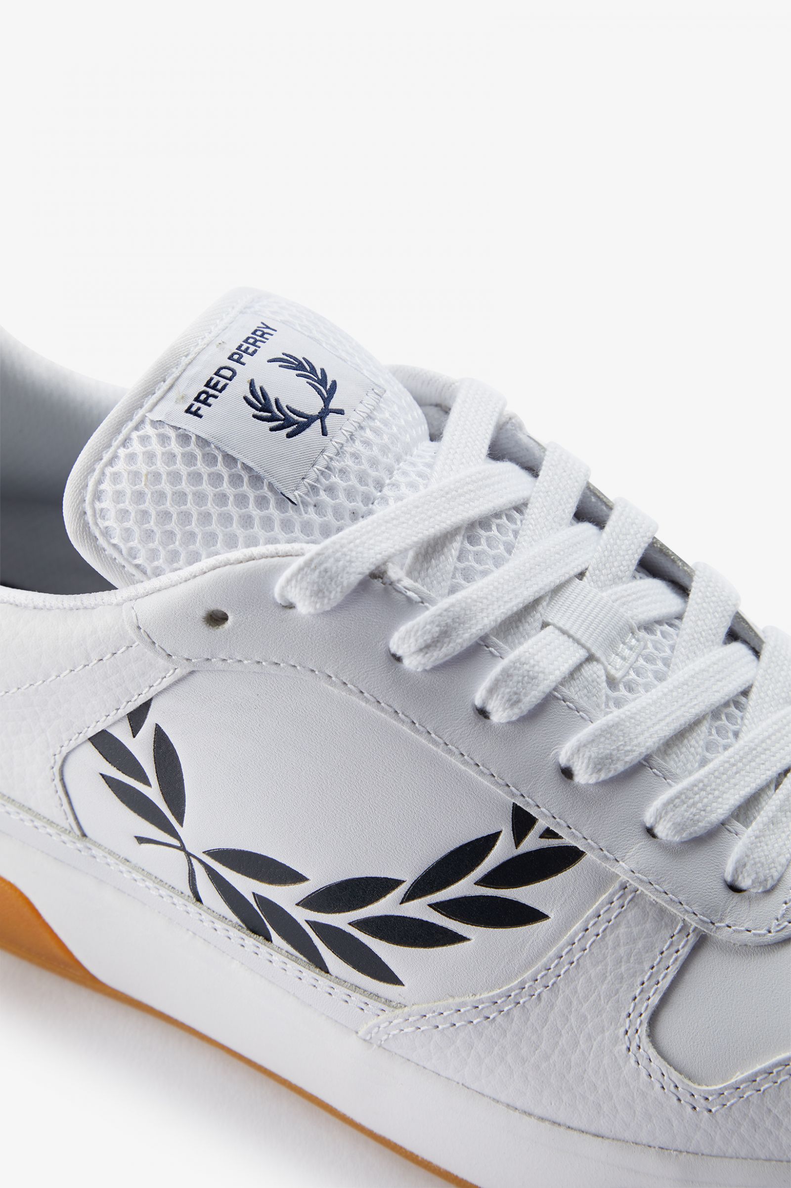 B300 White / Navy 7038777