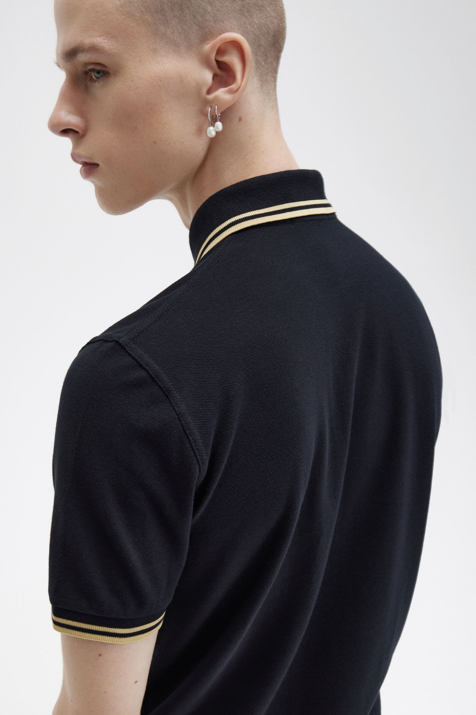 The Fred Perry ShirtM12 Black / Champagne / Champagne 7038541