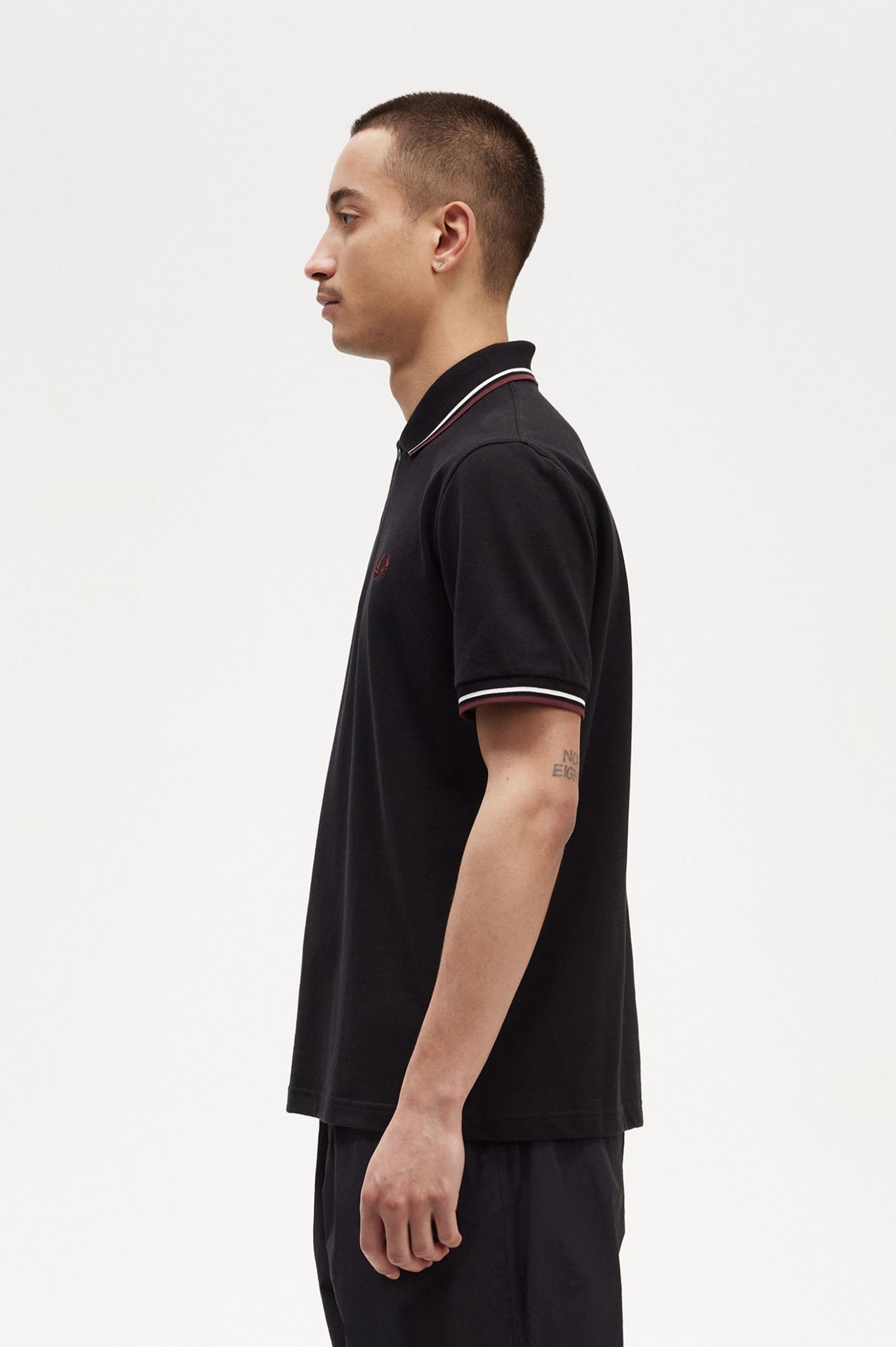 The Fred Perry ShirtM12 Black / Ecru / Oxblood 7039102