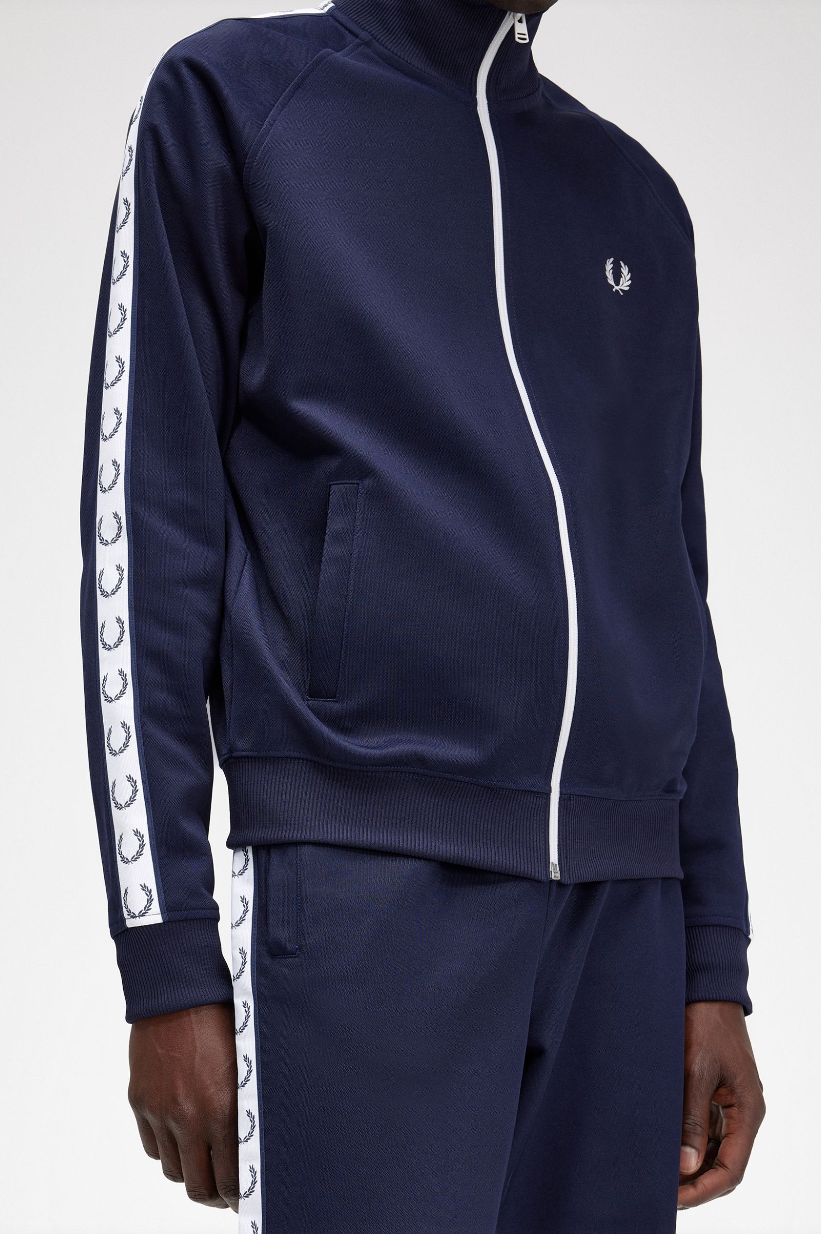 Taped Track Jacket Carbon Blue 7039112