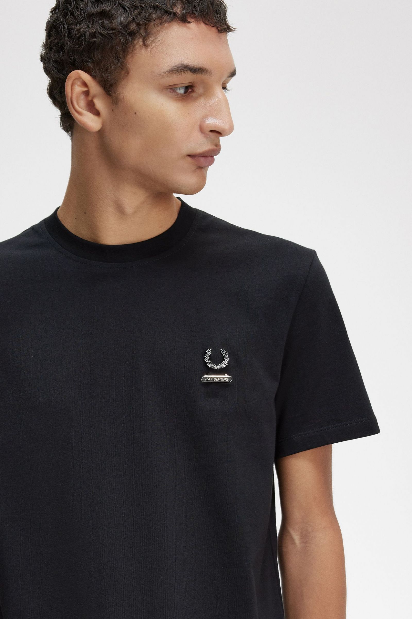 Raf SimonsEnamel Pin T-Shirt Black 7038629