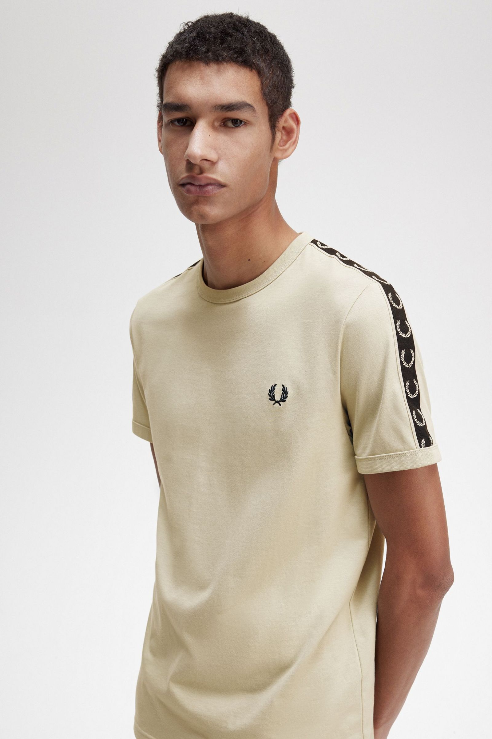 Contrast Tape Ringer T-Shirt Light Oyster / Black 7038955