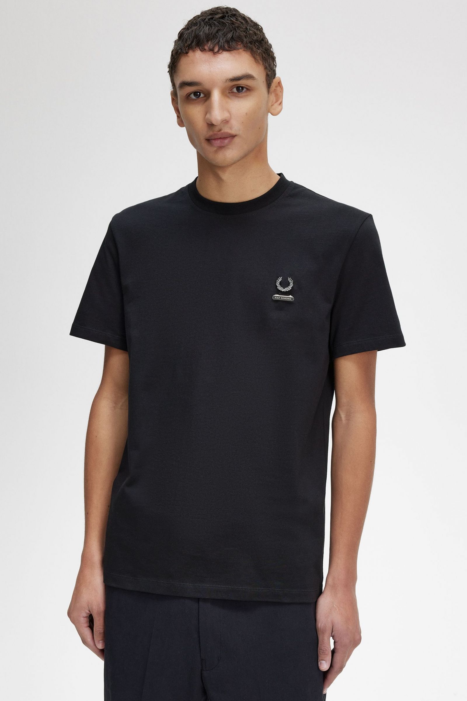 Raf SimonsEnamel Pin T-Shirt Black 7038629