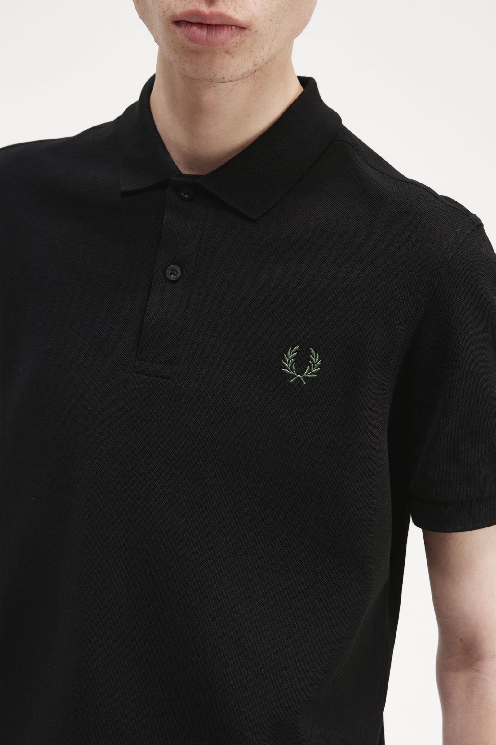 The Fred Perry ShirtM6000 Black / Field Green 7039067
