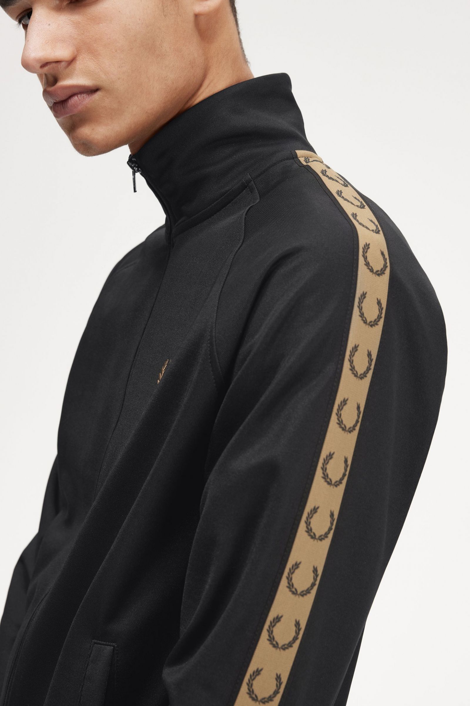 Contrast Tape Track Jacket Black / Shaded Stone 7039110