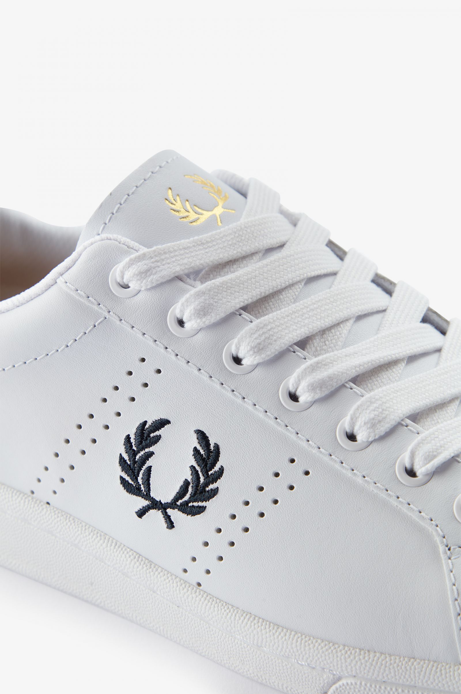 B721 White / Navy 7038771