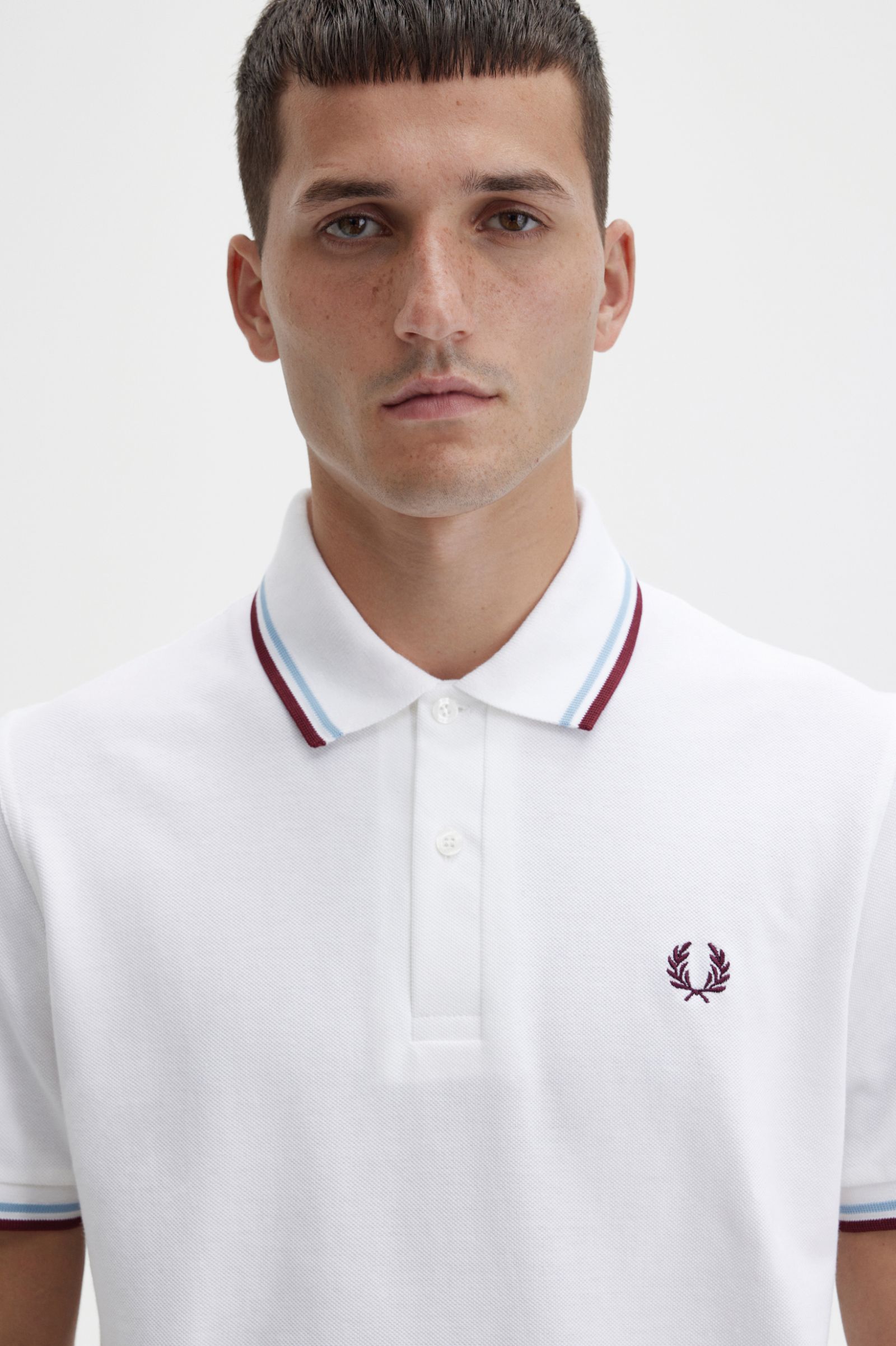 The Fred Perry ShirtM12 White / Ice / Maroon 7038572