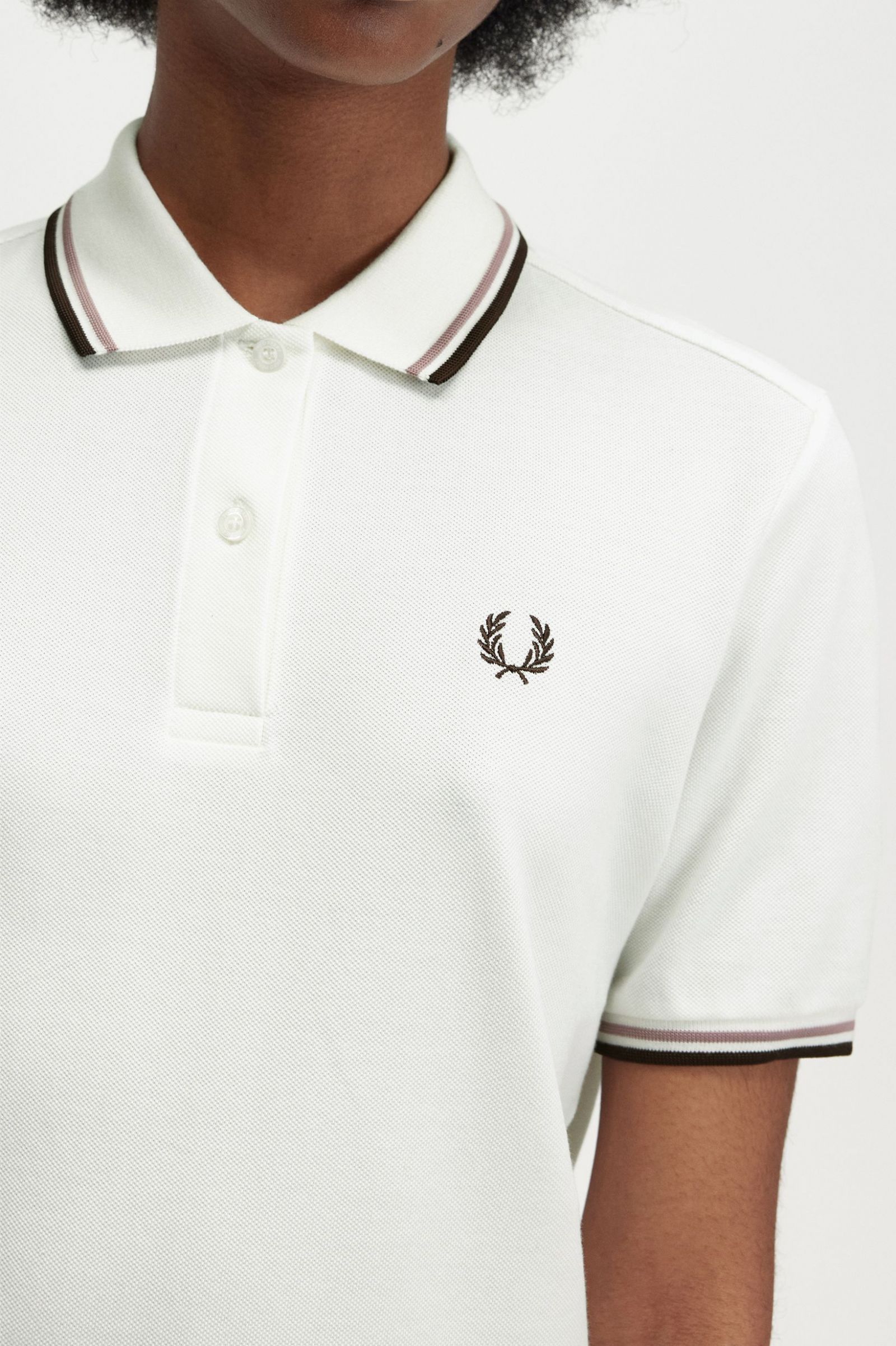 The Fred Perry ShirtG3600 Snow White / Dark Pink / Burnt Tobacco 7039463
