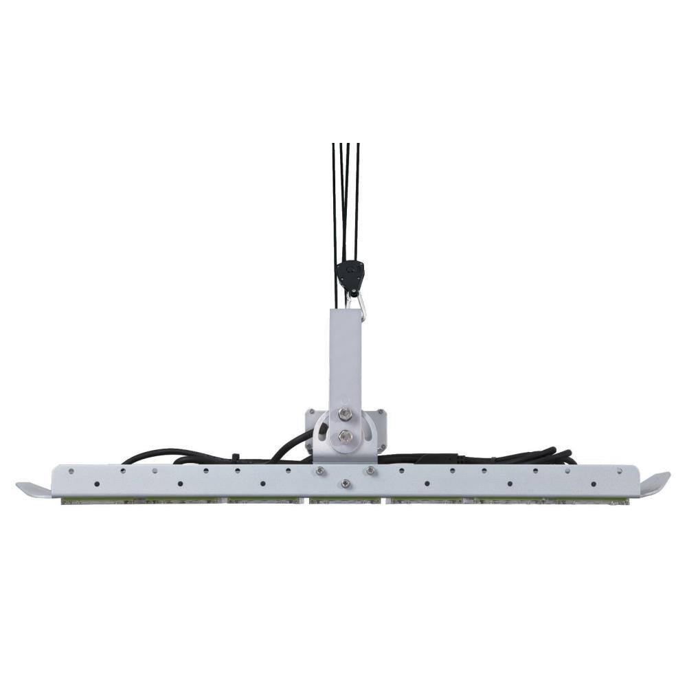 Westinghouse SunForce 330 2.5 ft. 600-Watt Equivalent Broad Spectrum LED Steel Grow Light Fixture Cool White