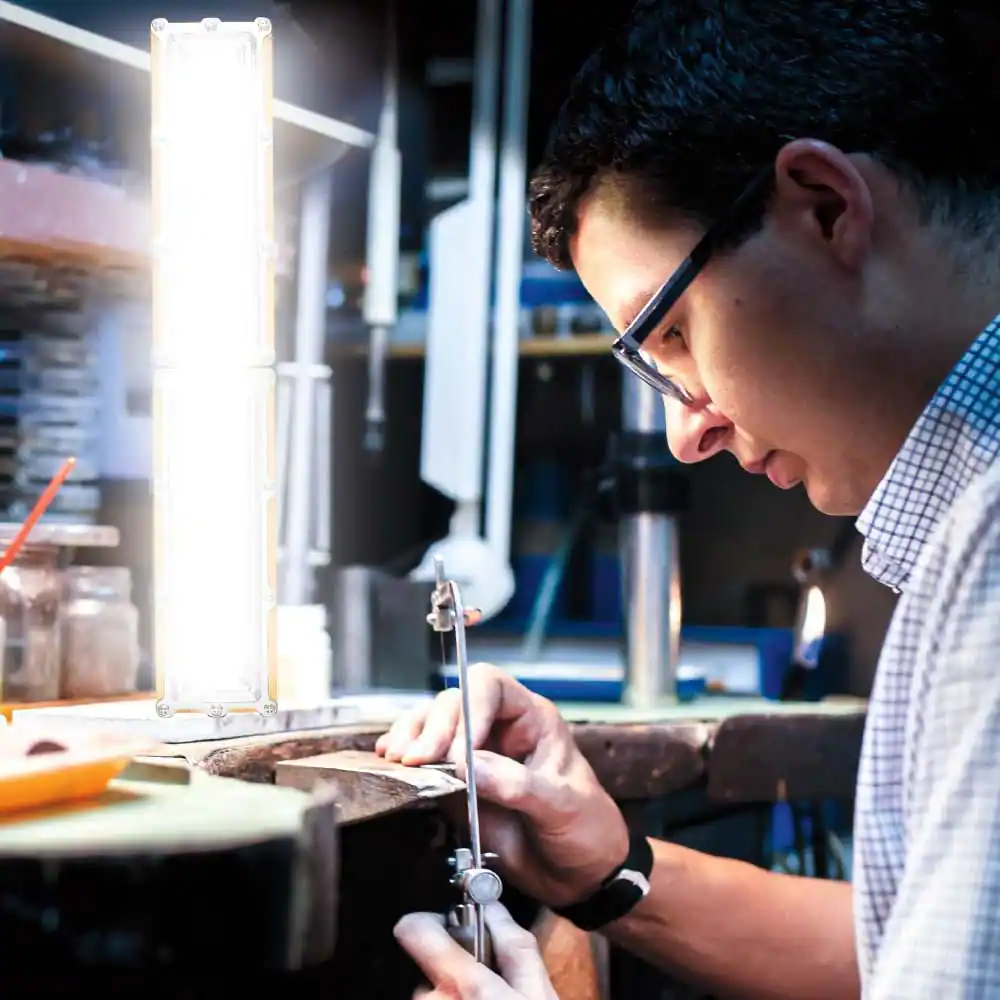 HANDY BRITE LED Cordless Ultra-Bright Foldable Work Light