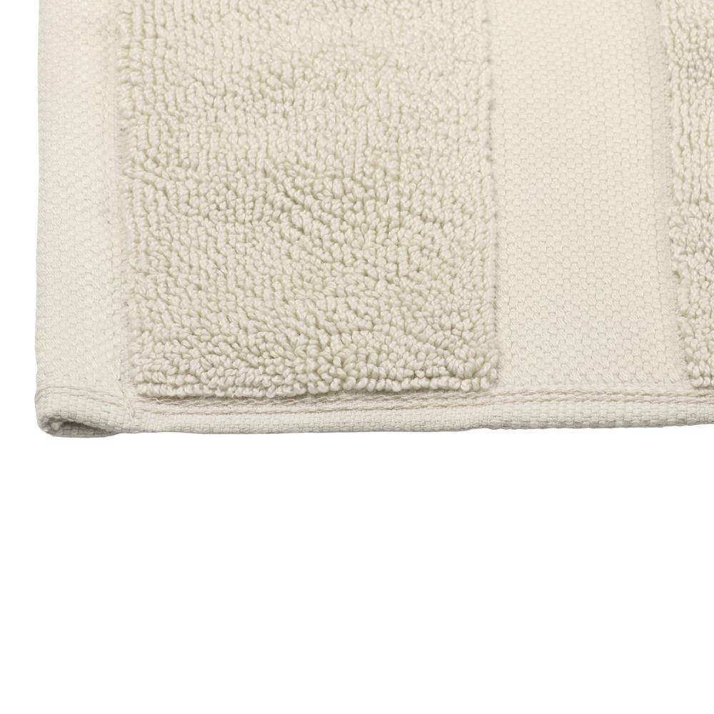 A1 Home Collections Feather Touch Quick Dry Green Tint 20 in. x 33 in. 700 GSM Solid 100% Organic Cotton Bath Mat