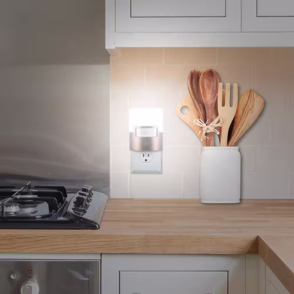 GE 0.5-Watt Motion Activated Plug In Integrated LED Night Light
