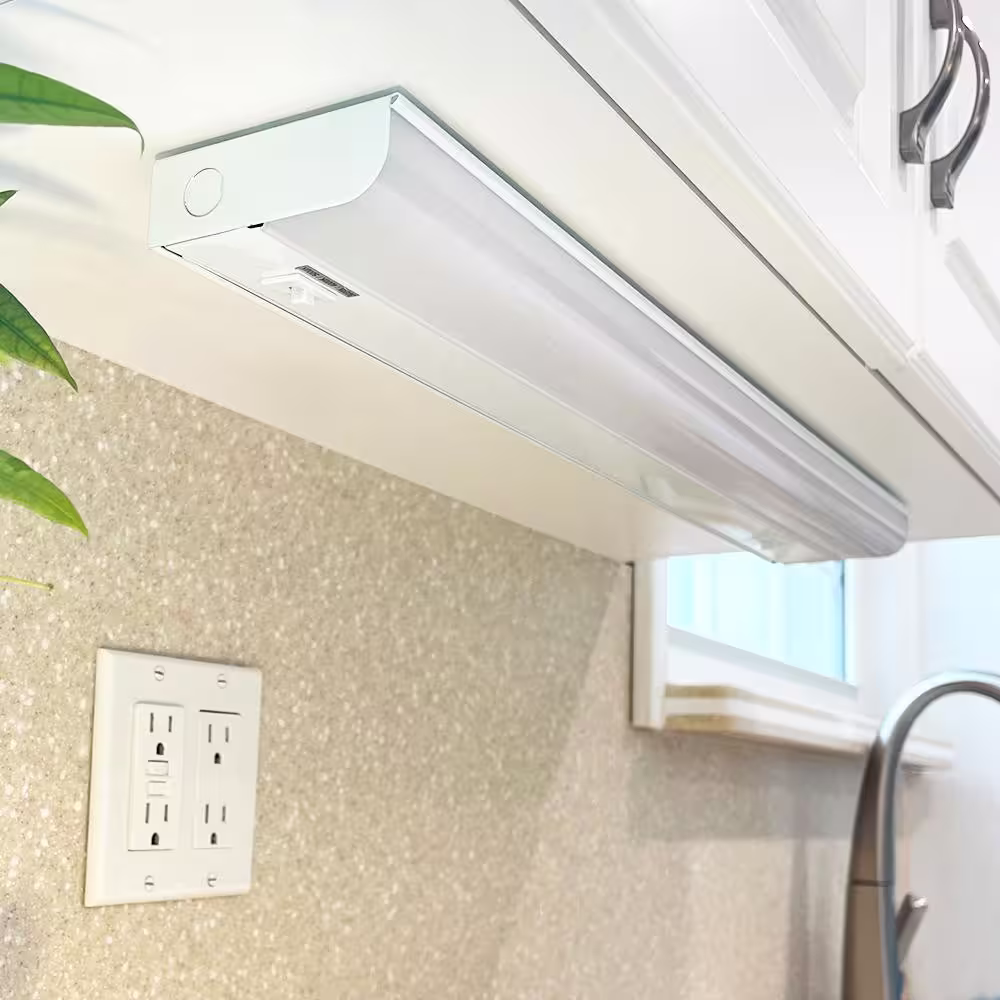 Maxxima 12 in. 4.5-Watt Hardwire LED Undercabinet Light 3CCT