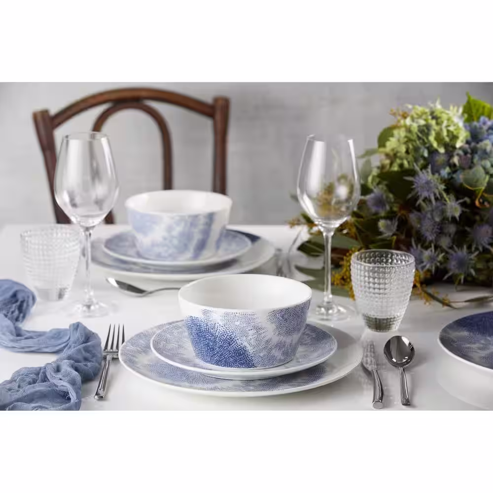 Noritake Aozora Blue/White Porcelain Coupe Dinner Plates (Set of 4) 11 in.