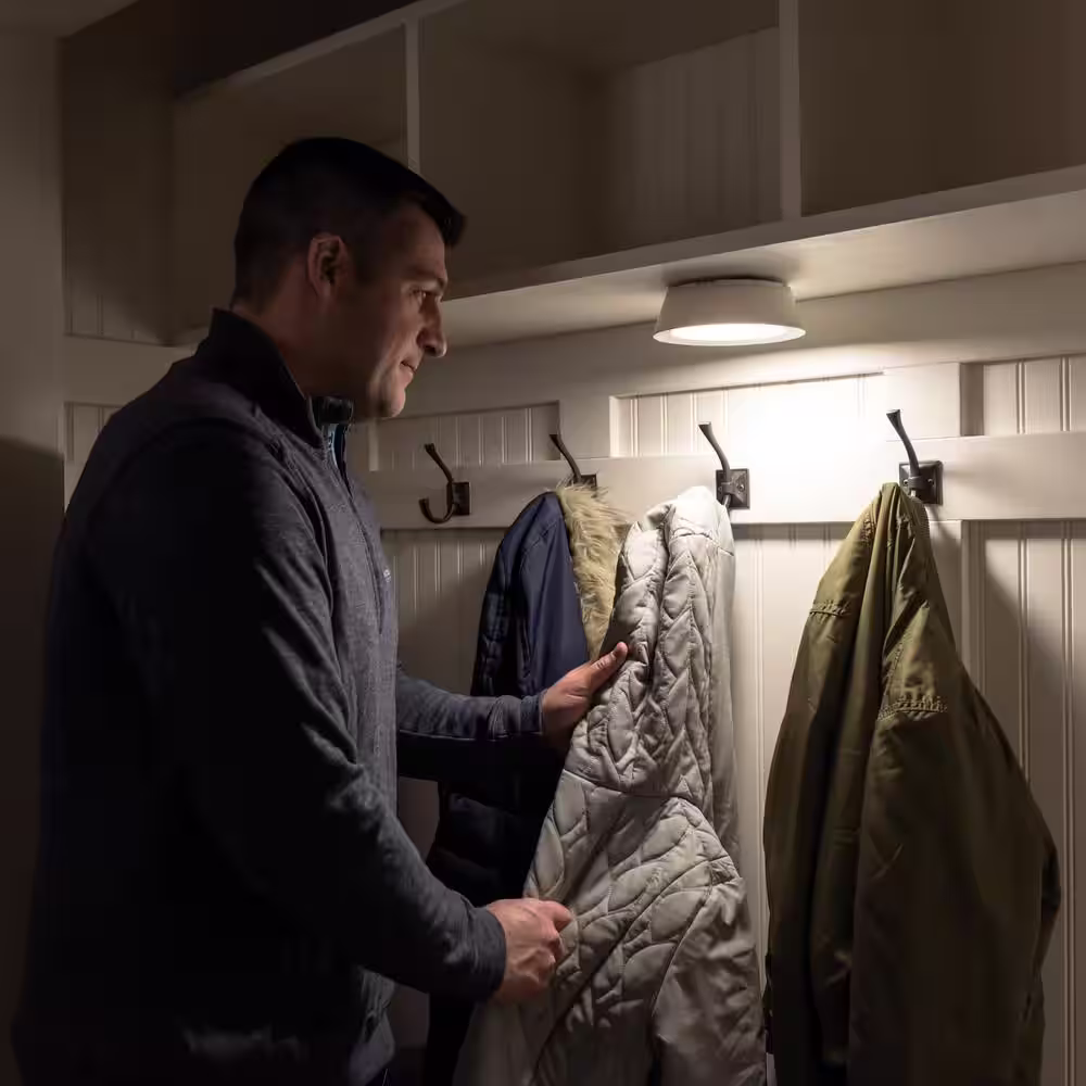 Mr Beams Indoor/ Outdoor 200 Lumen Battery Powered Motion Activated LED Ceiling Light, White