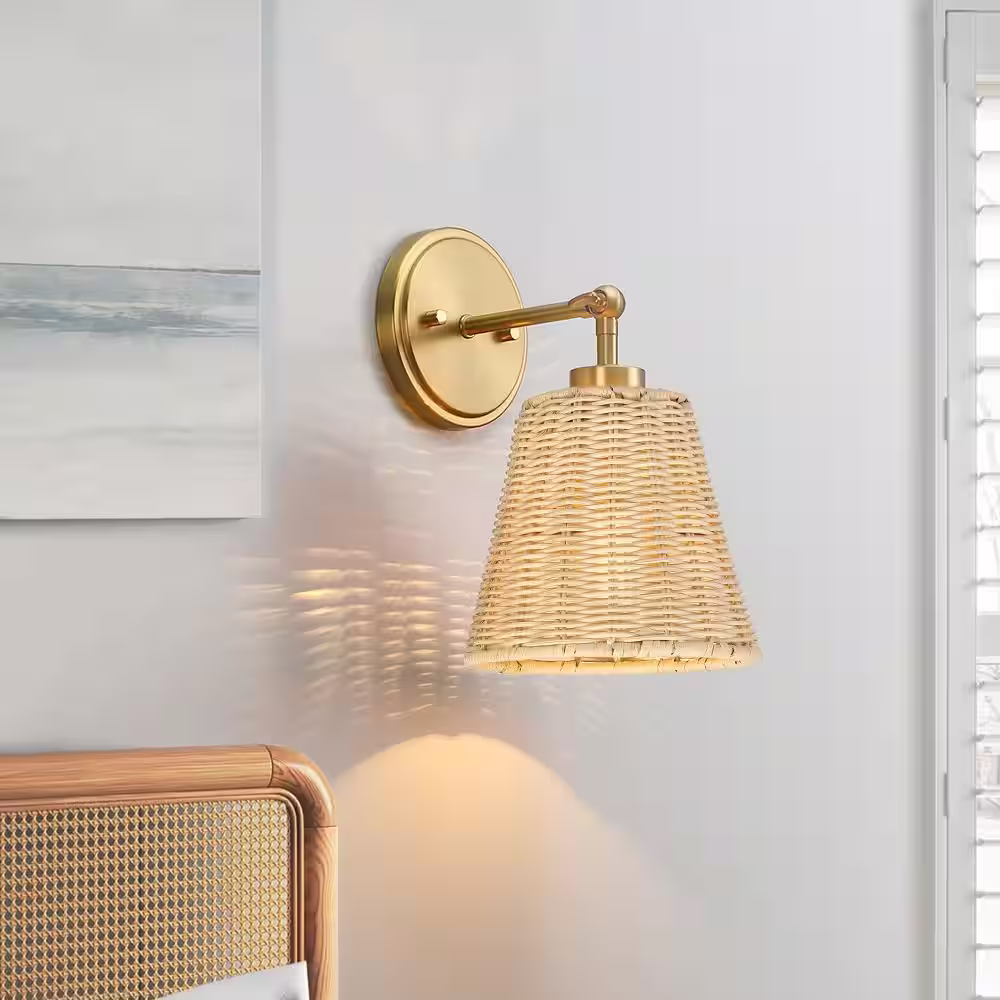 TRUE FINE Adella 1-Light Brass Boho Natural Rattan Hardwired Wall Sconce with Adjustable Swivel Swing Arm