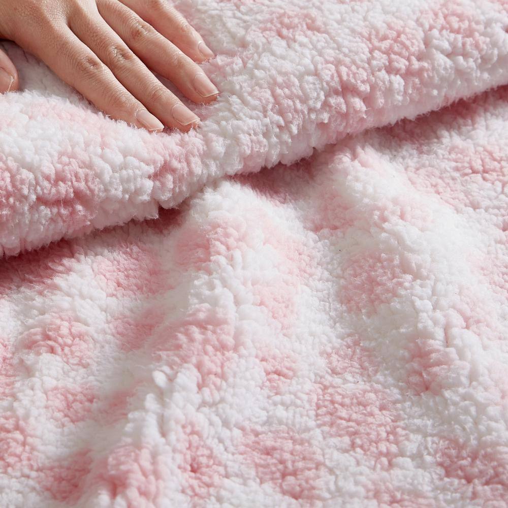 BETSEY JOHNSON Ombre In The Hearts Pink Sherpa Microfiber Throw Blanket