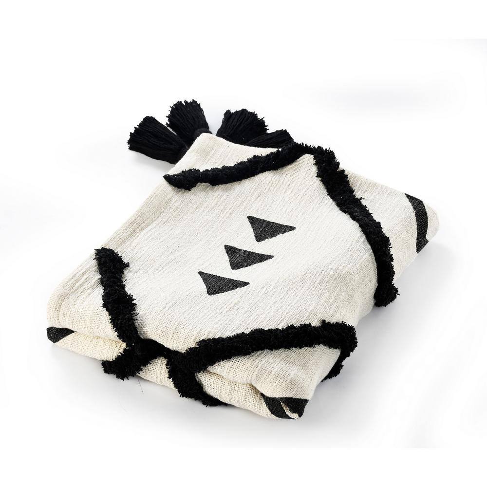 LR Home Avant Garde Black/White 50 in. x 60 in. Modern Boho Tufted Double Diamond Geometric Cotton Throw Blanket