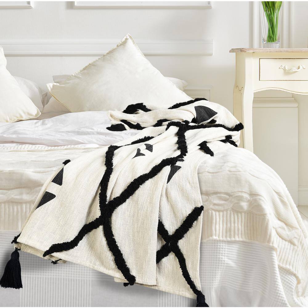LR Home Avant Garde Black/White 50 in. x 60 in. Geometric Diamond Tassel Cotton Throw Blanket