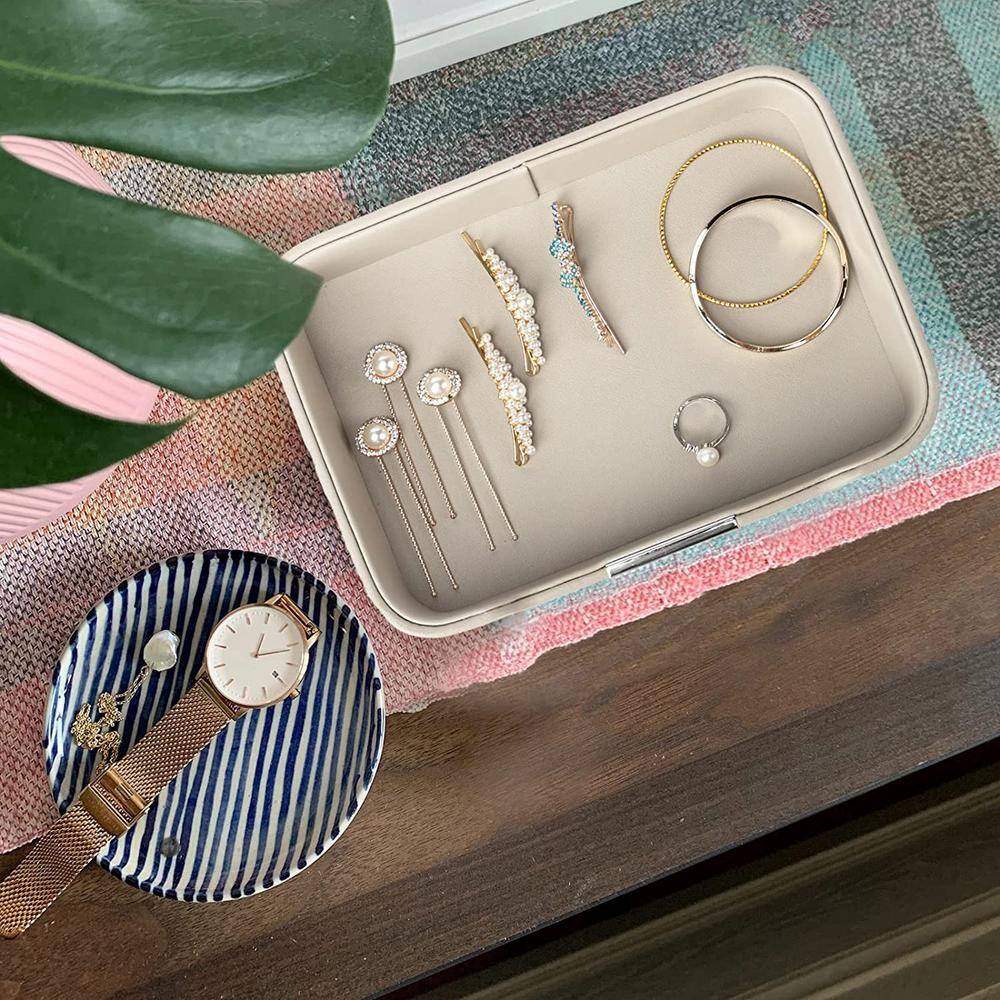 None 5.7 in. D x 8.4 in. W Grey Luxury Leather Tray Desktop Storage Decorative Tray